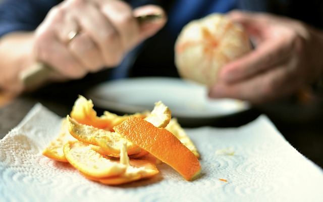 Slupky od citrusů lze v domácnosti využít mnoha způsoby